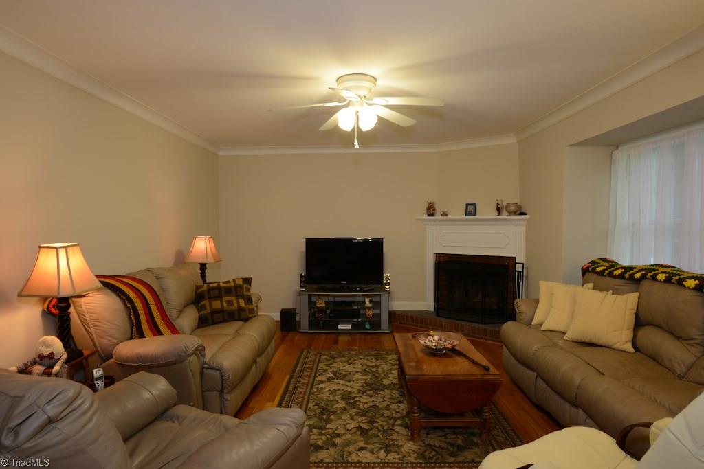 3502 Rolling Road High Point, NC 27265 - Photo 3 of 25 Living Room