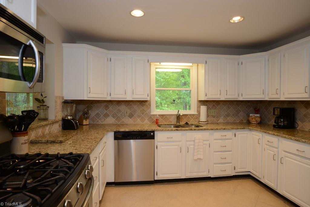 3502 Rolling Road High Point, NC 27265 - Photo 5 of 25 Kitchen
