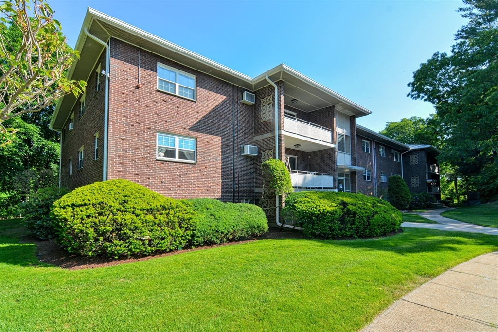 56 Jacqueline Road, Unit 10 Waltham, MA 02452 - Photo 25 of 30