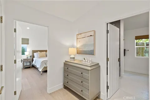 a en suite bathroom with 2 sink and a mirror