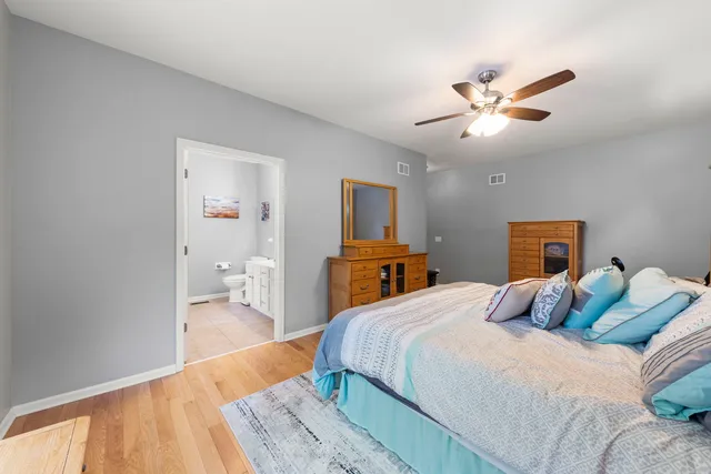 $400,000 | 16174 Seneca Lake Circle, Crest Hill, IL 60403