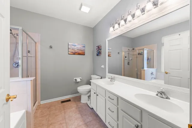 $400,000 | 16174 Seneca Lake Circle, Crest Hill, IL 60403