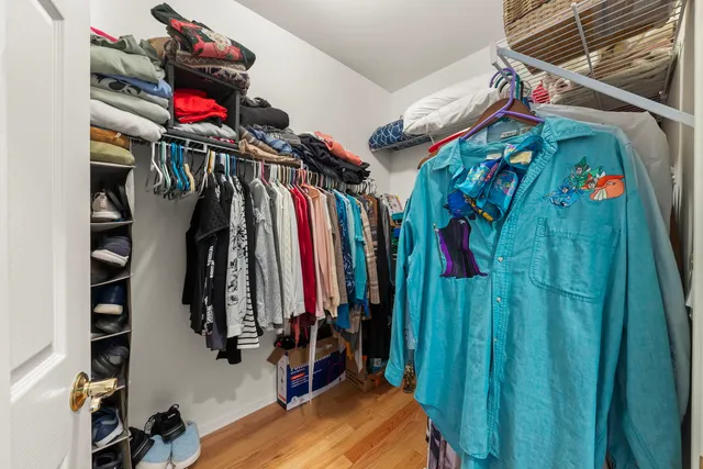 $400,000 | 16174 Seneca Lake Circle, Crest Hill, IL 60403