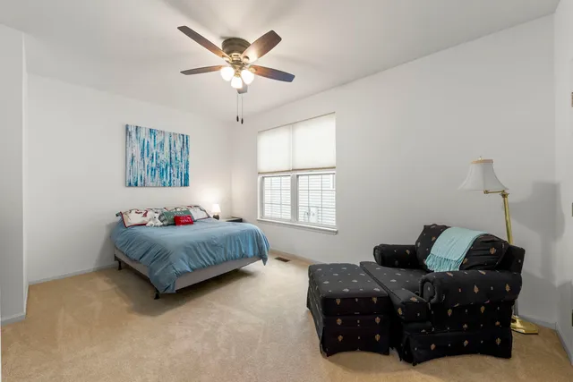 $400,000 | 16174 Seneca Lake Circle, Crest Hill, IL 60403