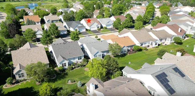 $400,000 | 16174 Seneca Lake Circle, Crest Hill, IL 60403