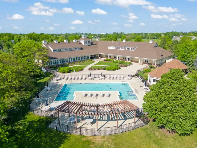 $400,000 | 16174 Seneca Lake Circle, Crest Hill, IL 60403