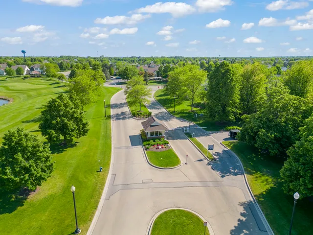 $400,000 | 16174 Seneca Lake Circle, Crest Hill, IL 60403