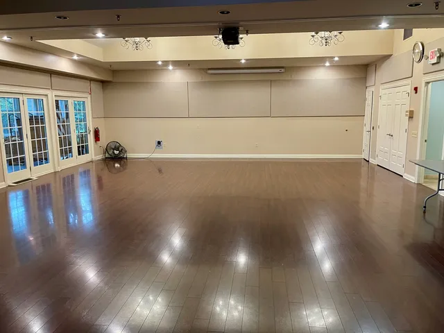 $400,000 | 16174 Seneca Lake Circle, Crest Hill, IL 60403