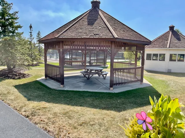 $400,000 | 16174 Seneca Lake Circle, Crest Hill, IL 60403