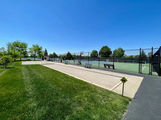 $400,000 | 16174 Seneca Lake Circle, Crest Hill, IL 60403