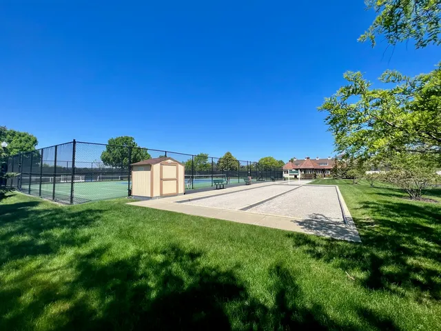 $400,000 | 16174 Seneca Lake Circle, Crest Hill, IL 60403