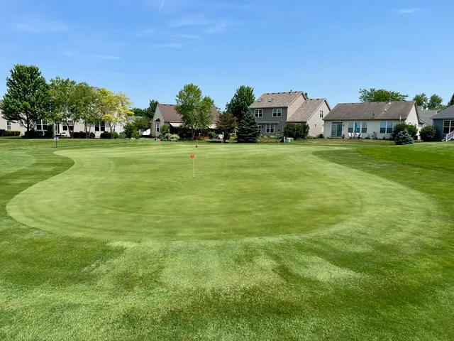 $400,000 | 16174 Seneca Lake Circle, Crest Hill, IL 60403