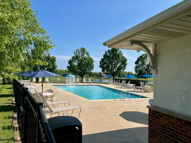 $400,000 | 16174 Seneca Lake Circle, Crest Hill, IL 60403