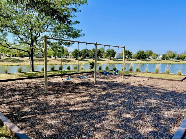 $400,000 | 16174 Seneca Lake Circle, Crest Hill, IL 60403