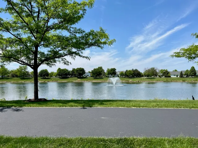 $400,000 | 16174 Seneca Lake Circle, Crest Hill, IL 60403