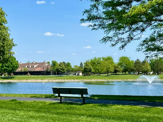 $400,000 | 16174 Seneca Lake Circle, Crest Hill, IL 60403