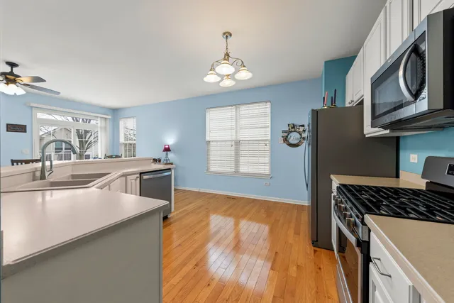 $400,000 | 16174 Seneca Lake Circle, Crest Hill, IL 60403