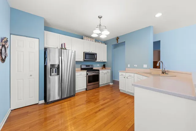 $400,000 | 16174 Seneca Lake Circle, Crest Hill, IL 60403