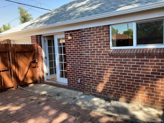 a view of a car in front of a house