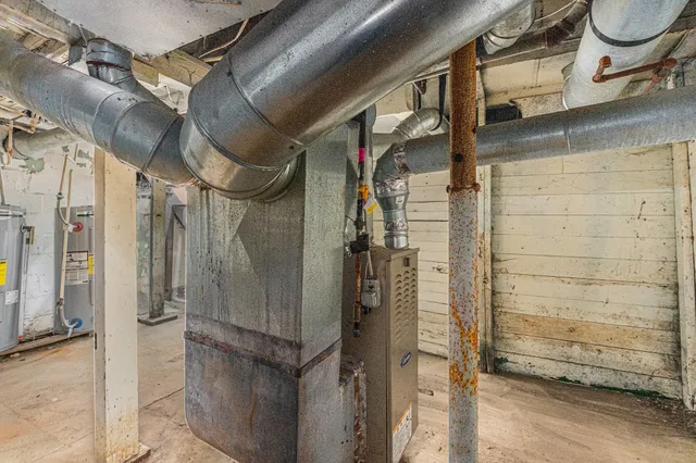 $39,900 | 410 Division Street, Benton Harbor, MI 49022