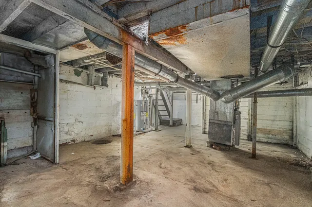 $39,900 | 410 Division Street, Benton Harbor, MI 49022