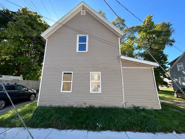 $39,900 | 410 Division Street, Benton Harbor, MI 49022