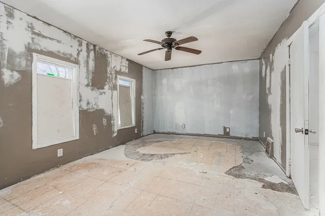 $39,900 | 410 Division Street, Benton Harbor, MI 49022