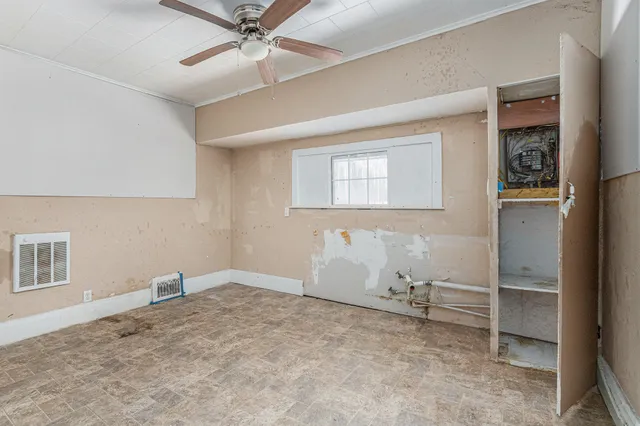 $39,900 | 410 Division Street, Benton Harbor, MI 49022