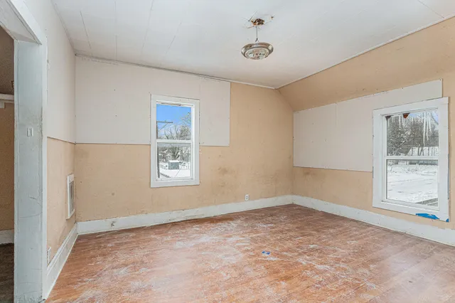 $39,900 | 410 Division Street, Benton Harbor, MI 49022