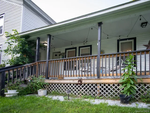 a view of a house with a small yard