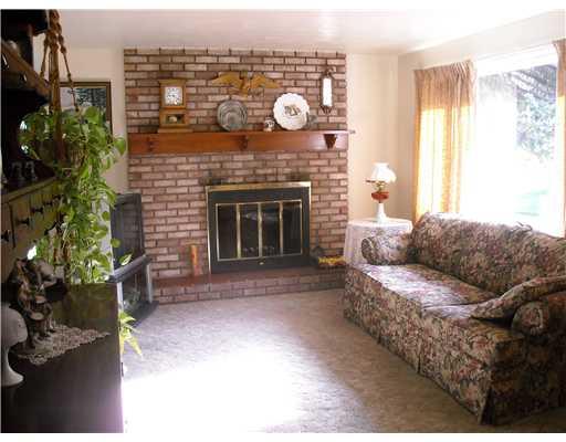 1841 Ridge Road Jeannette, PA 15644 - Photo 3 of 10 Living Room.