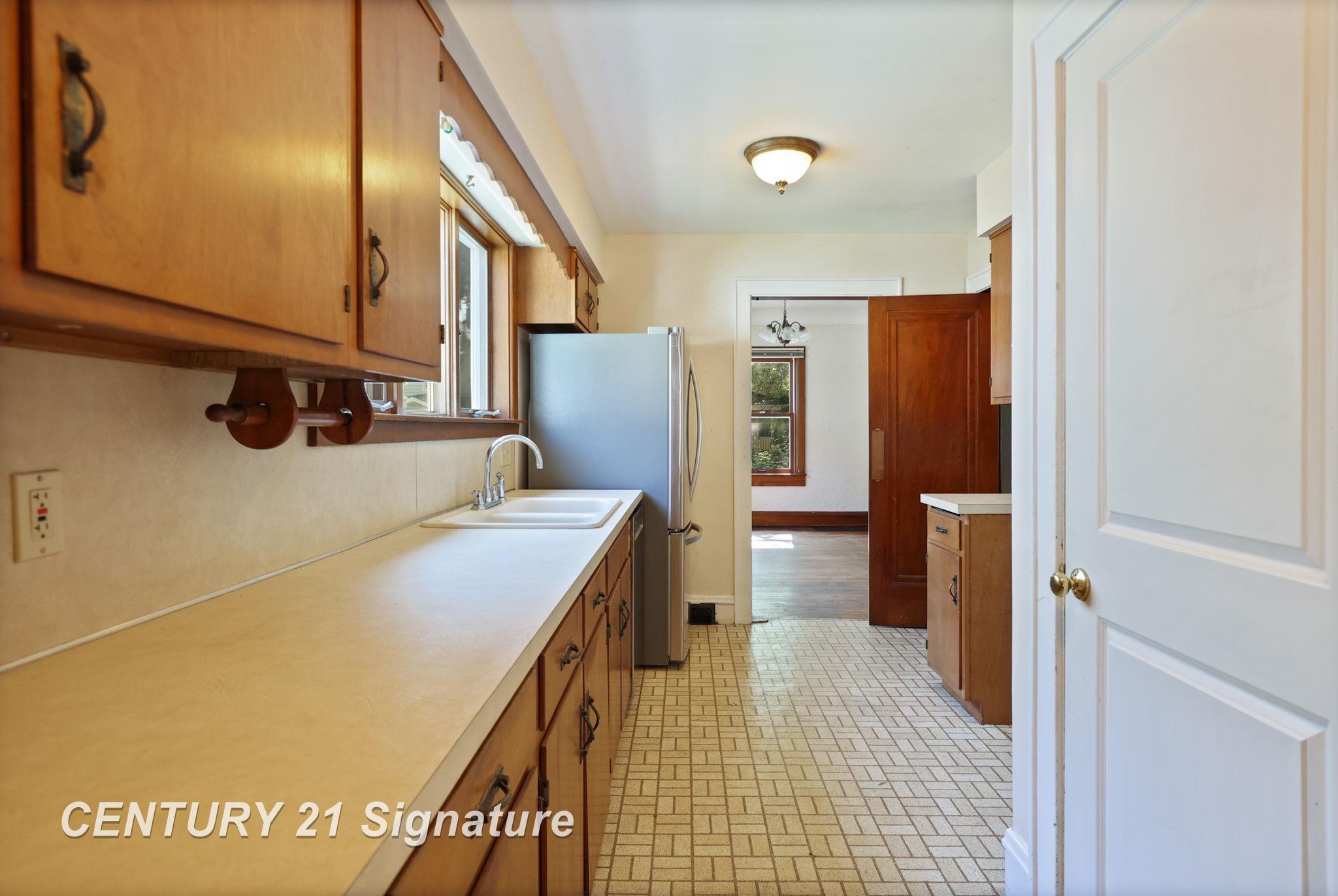 1713 9th Street Bay City, MI 48708 - Photo 13 of 45 50188261-911a1d17-4801-4b7d-abe9-14f4f4247dea.JPG