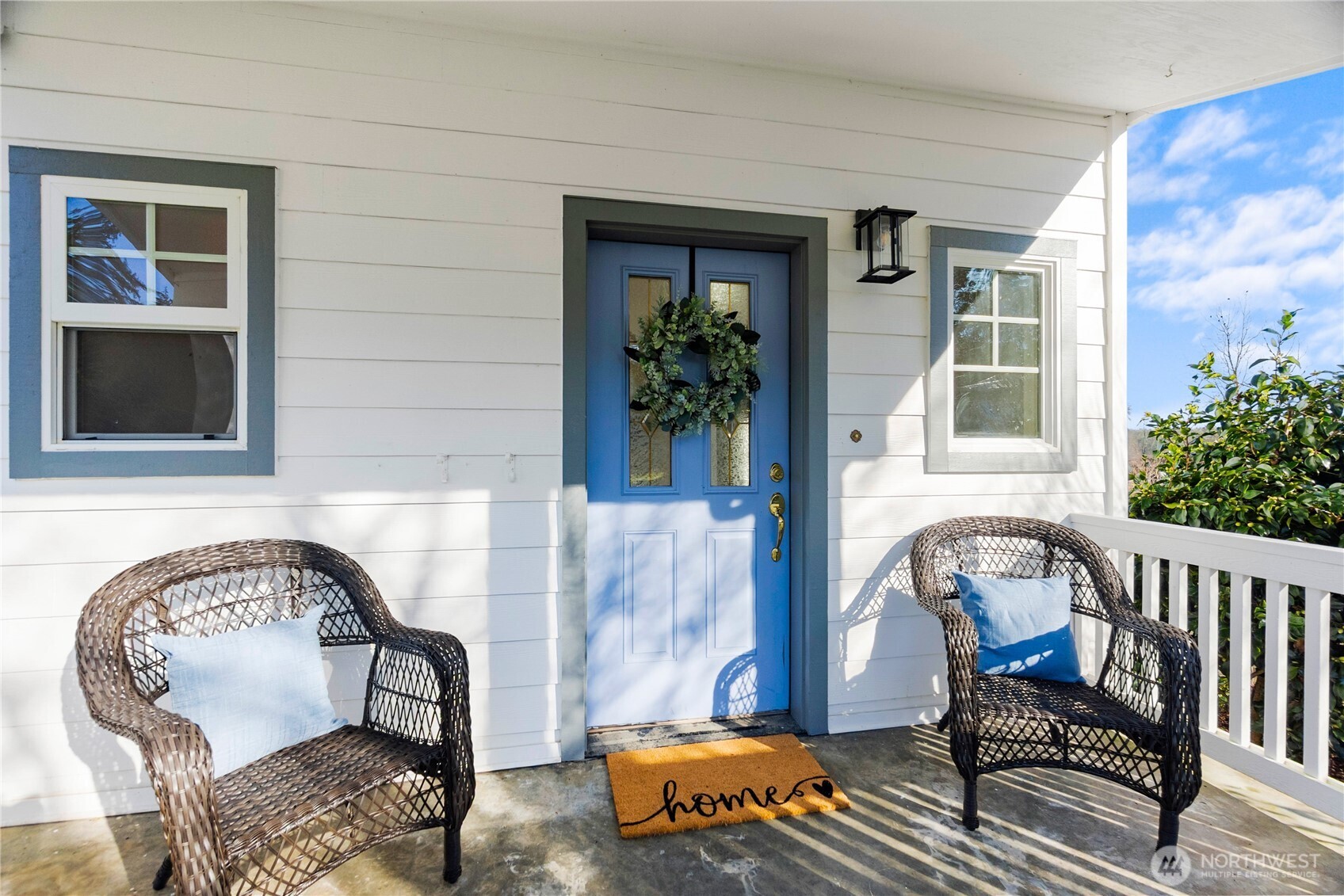 101 Briar Rose Lane Chehalis, WA 98532 - Photo 2 of 40 a balcony with table and chairs