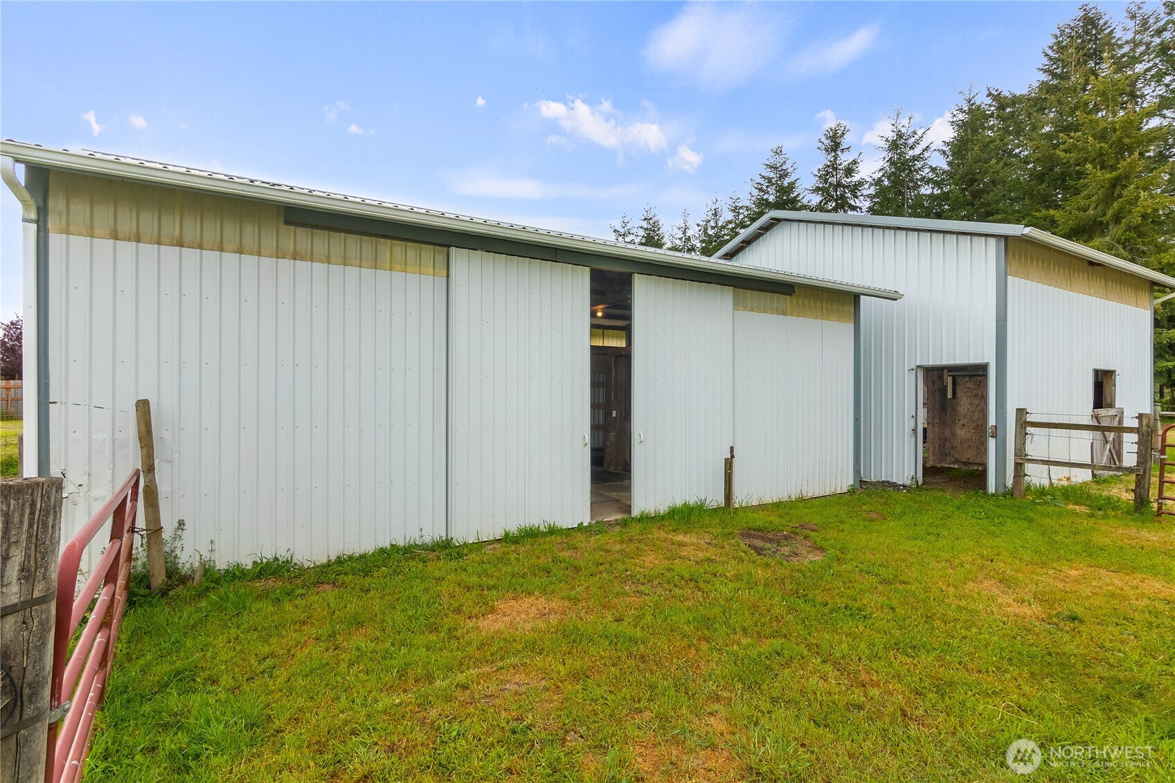 101 Briar Rose Lane Chehalis, WA 98532 - Photo 32 of 40 a backyard of a house with table and chairs