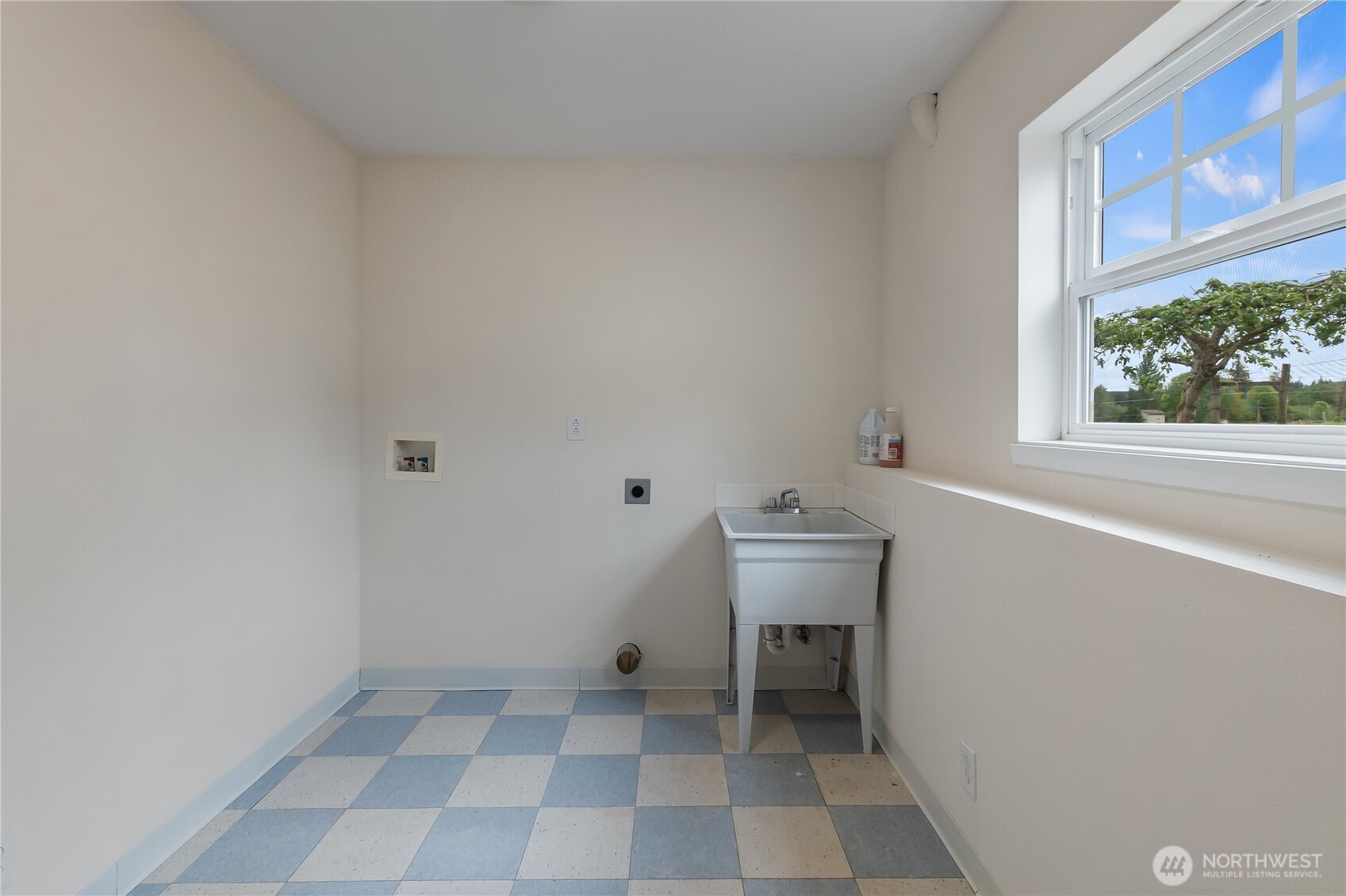 101 Briar Rose Lane Chehalis, WA 98532 - Photo 32 of 37 a bathroom with a toilet a sink and a window