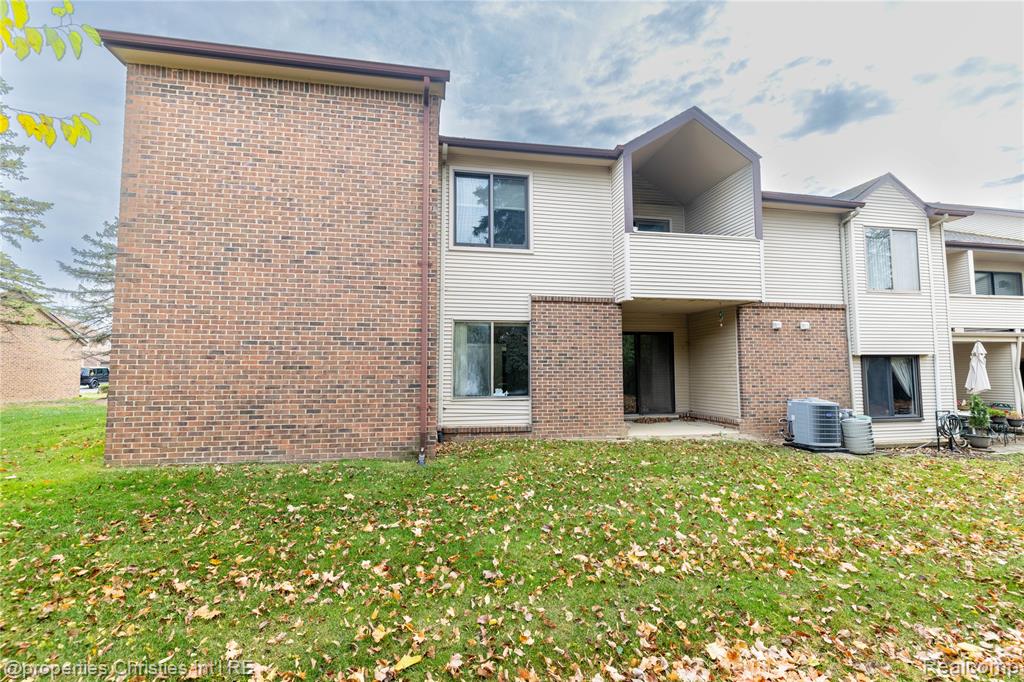 6600 Ridgefield Circle West Bloomfield, MI 48322 - Photo 11 of 22