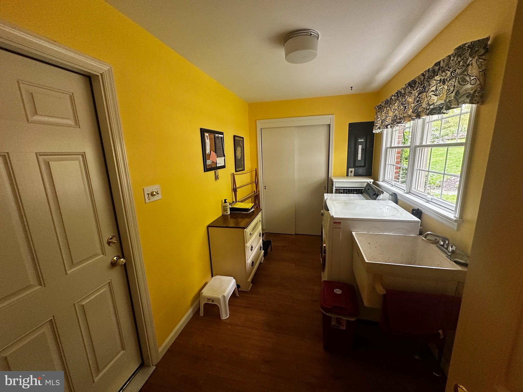 105 Northview Road Lititz, PA 17543 - Photo 23 of 38 a room with sink furniture and a window