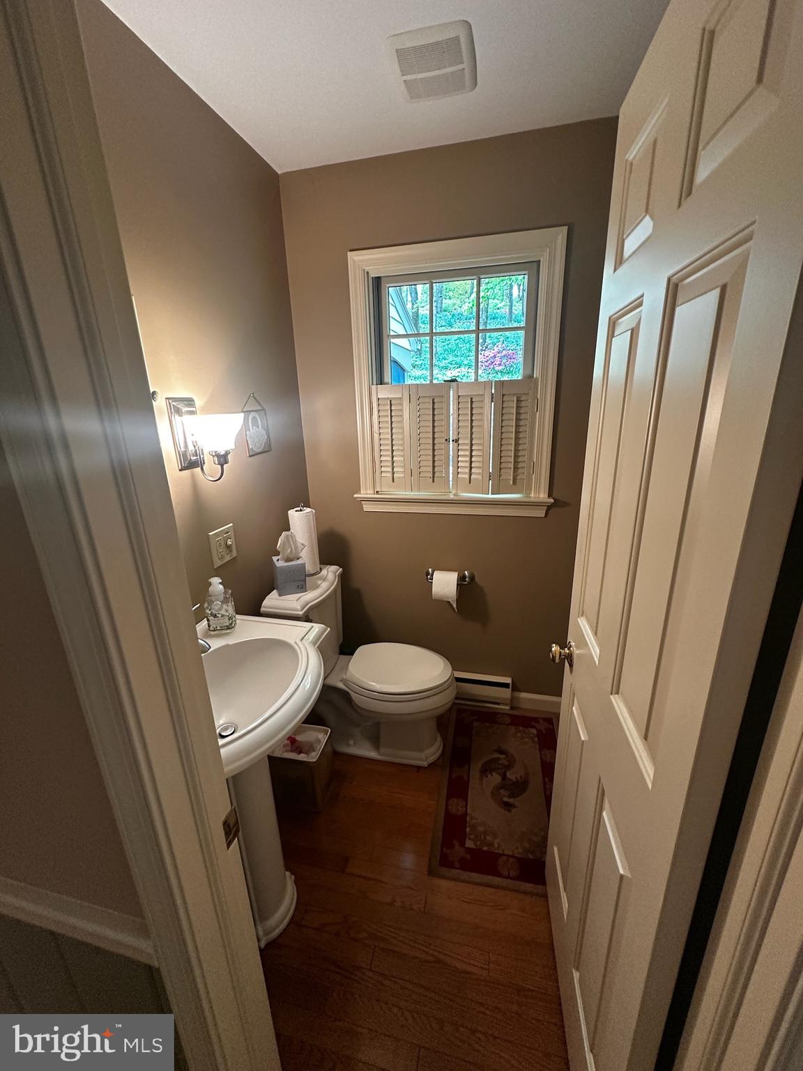 105 Northview Road Lititz, PA 17543 - Photo 26 of 38 a bathroom with a sink a toilet a tub and a window