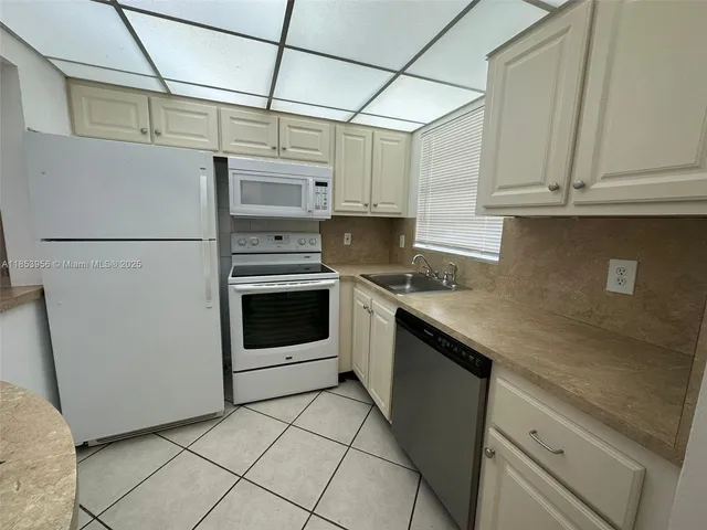 $125,000 | 1638 Embassy Drive, Unit 307, West Palm Beach, FL 33401