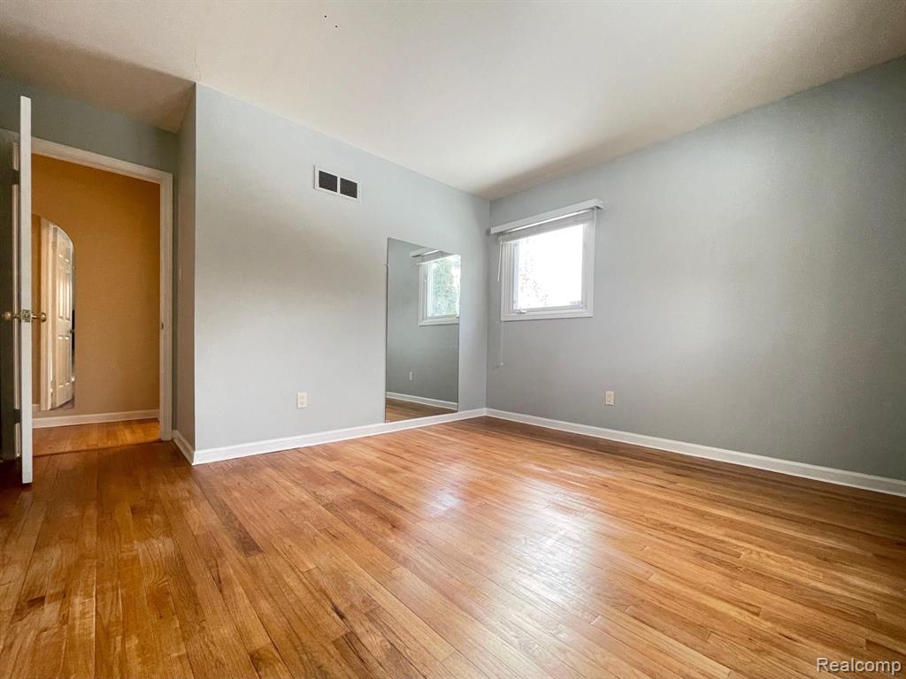 36234 Congress Road Farmington, MI 48335 - Photo 11 of 29