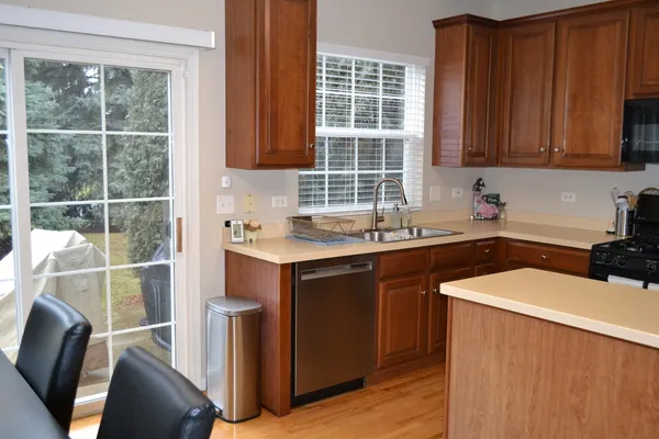 $2,900 | 2990 Peachtree Circle, Aurora, IL 60502