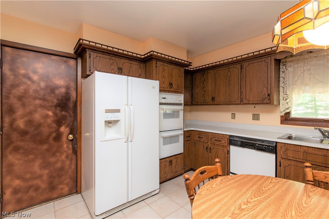 675 Bishop Road Cleveland, OH 44143 - Photo 6 of 32