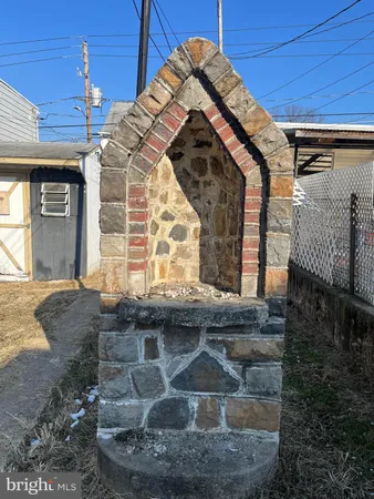$69,900 | 321 South Vine Street, Mount Carmel, PA 17851