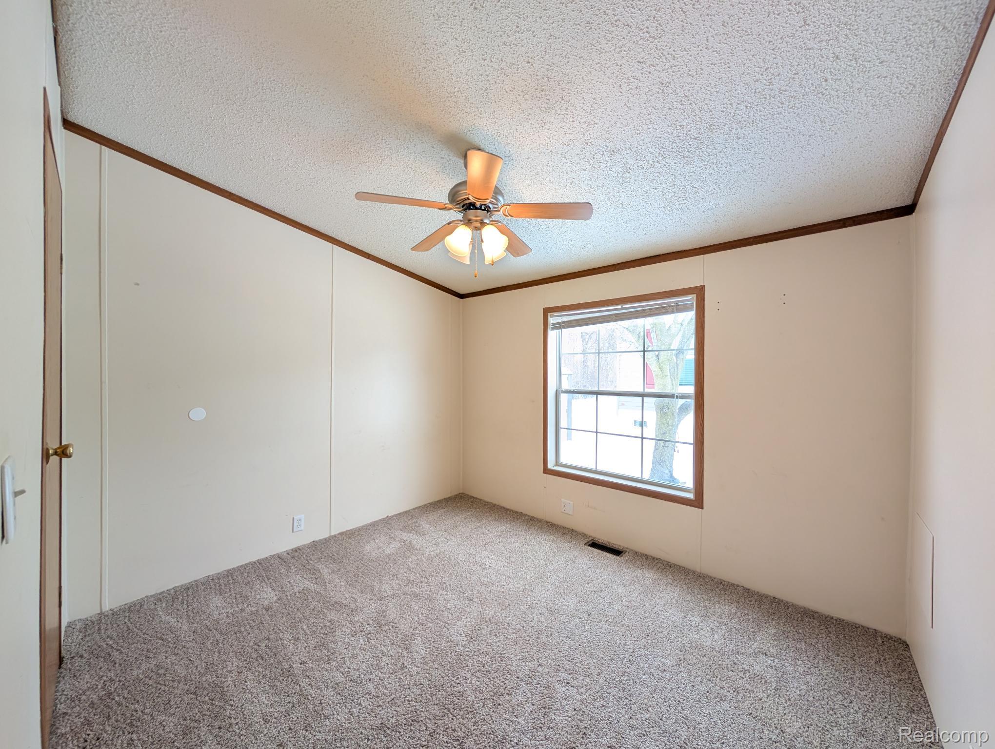 11413 Harbor Cove Fenton, MI 48430 - Photo 10 of 18 355a0c86-e960-47f1-b391-ebb3cd8d2b02.jpg