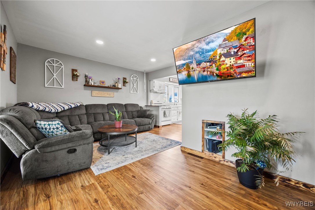 433 Borden Road Cheektowaga, NY 14043 - Photo 9 of 39