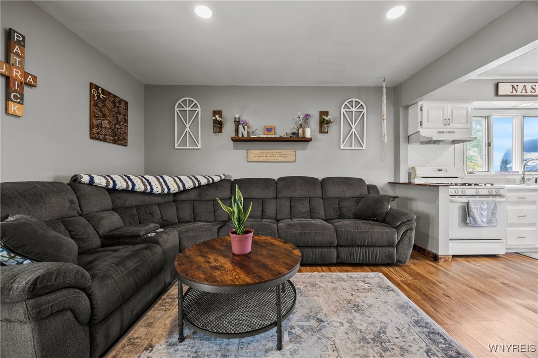 433 Borden Road Cheektowaga, NY 14043 - Photo 10 of 39