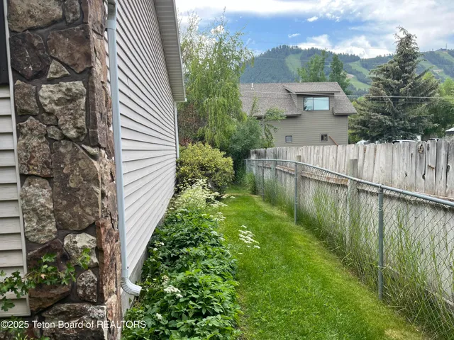 $2,220,000 | 700 Pearl Street, Jackson, WY 83001