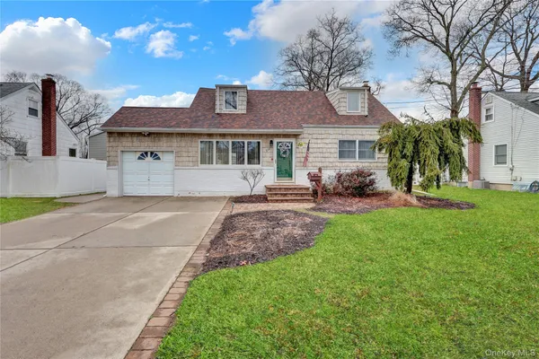 $699,999 | 214 Whittier Avenue, North Babylon, NY 11703