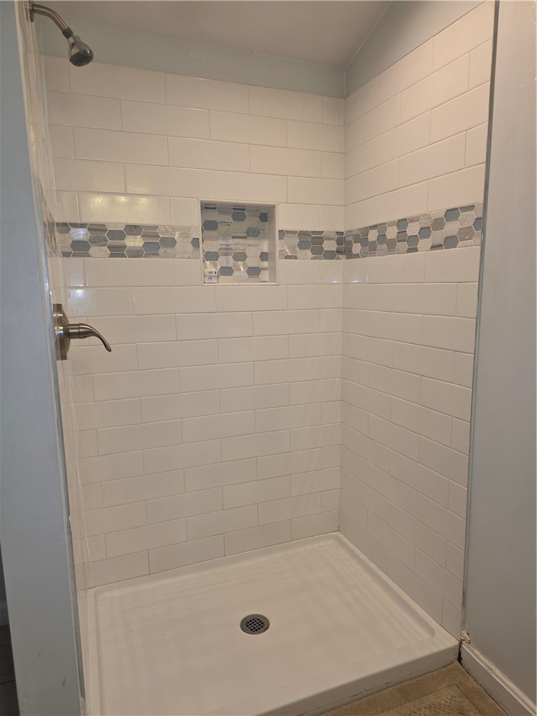 50 Glenham Road Cranston, RI 02921 - Photo 17 of 21 Gallery Image 17