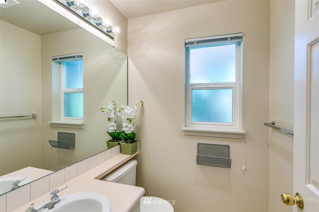 1240 Weaver Road Northwest, Unit B7 Bainbridge Island, WA 98110 - Photo 12 of 25 Gallery Image 12